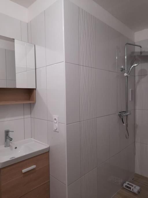 Logement Lumineux Avec Terrasse La Roche-sur-Yon Exteriér fotografie